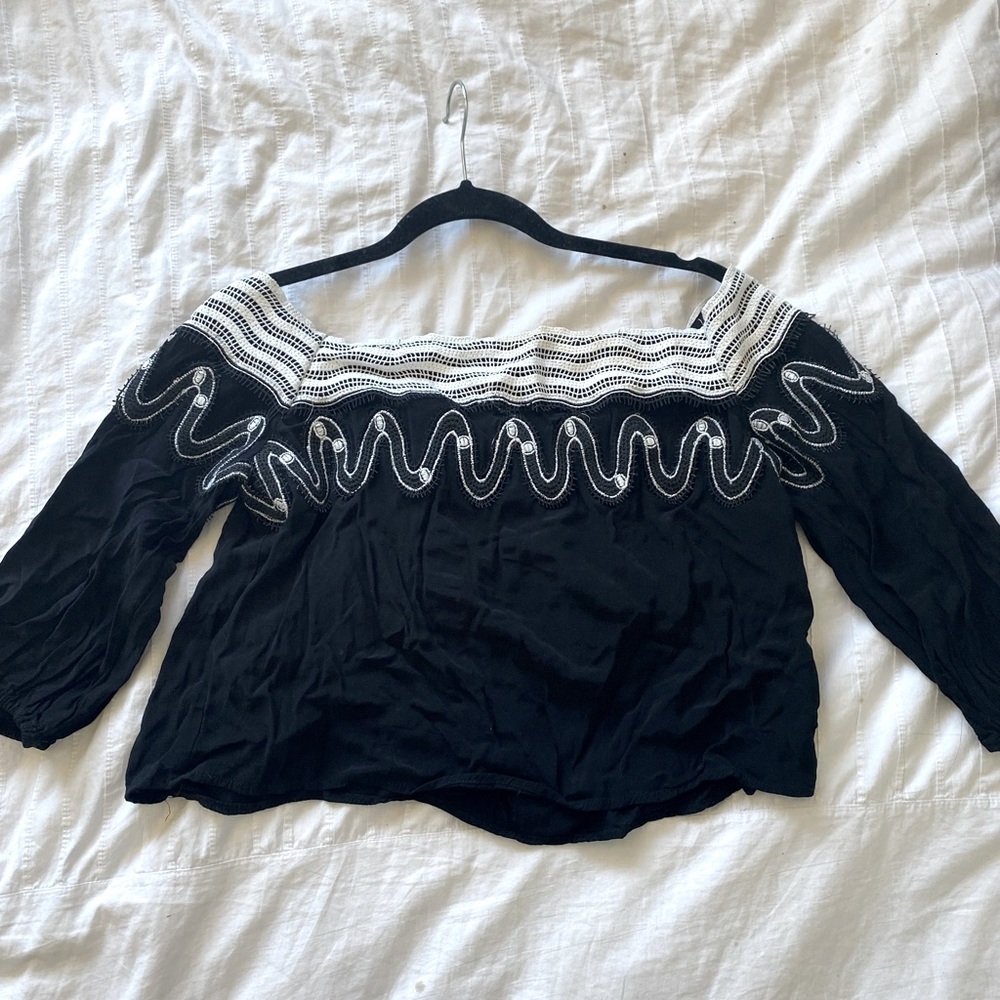 Guess cropped blouse, scoop neck